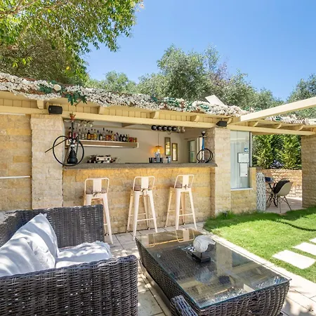 Doliva With Private Pool Apartment *